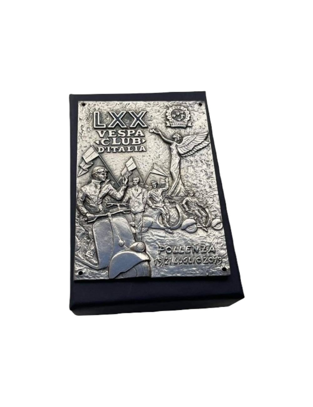 Placca Vespa Club Italia LXX. Dimensioni: 5 cm x 7 cm