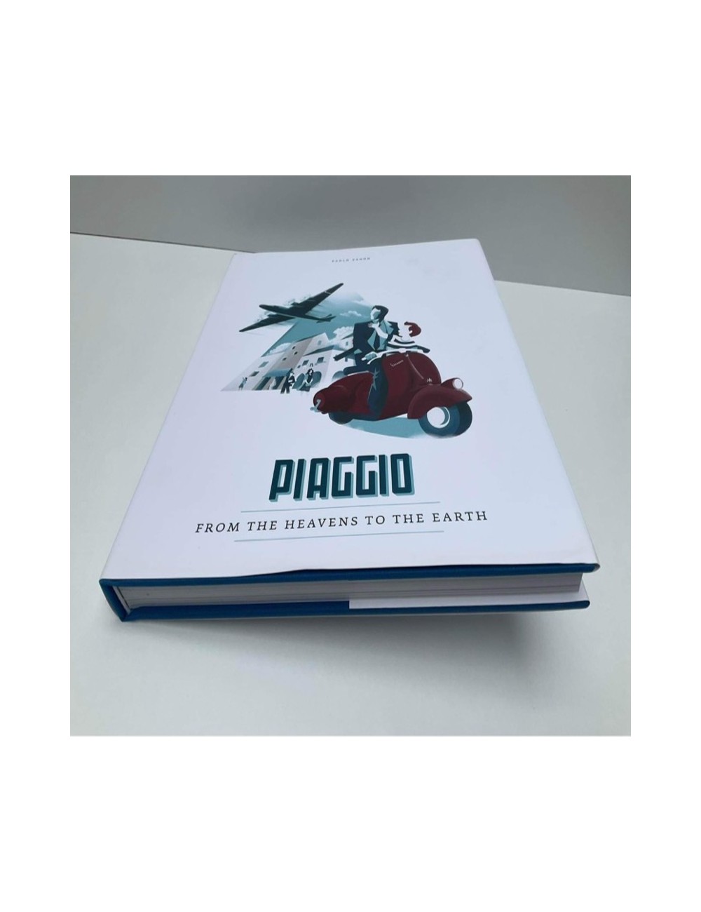 Libro Piaggio From The Heavens To The Earth, autore Paolo Zanon, versione inglese.  255 pagine, stampa su carta di alta qualità.