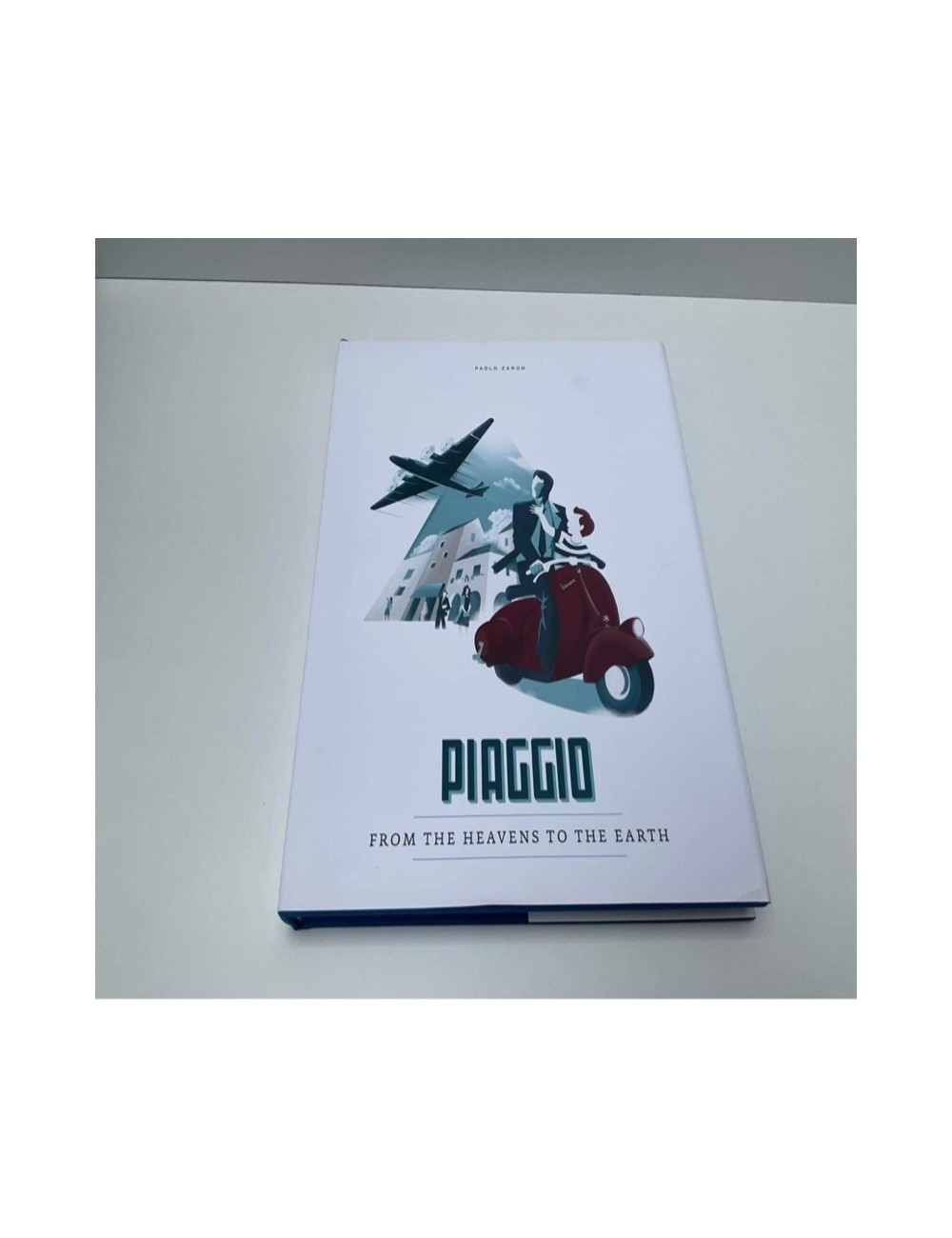 Libro Piaggio From The Heavens To The Earth, autore Paolo Zanon, versione inglese.  255 pagine, stampa su carta di alta qualità.