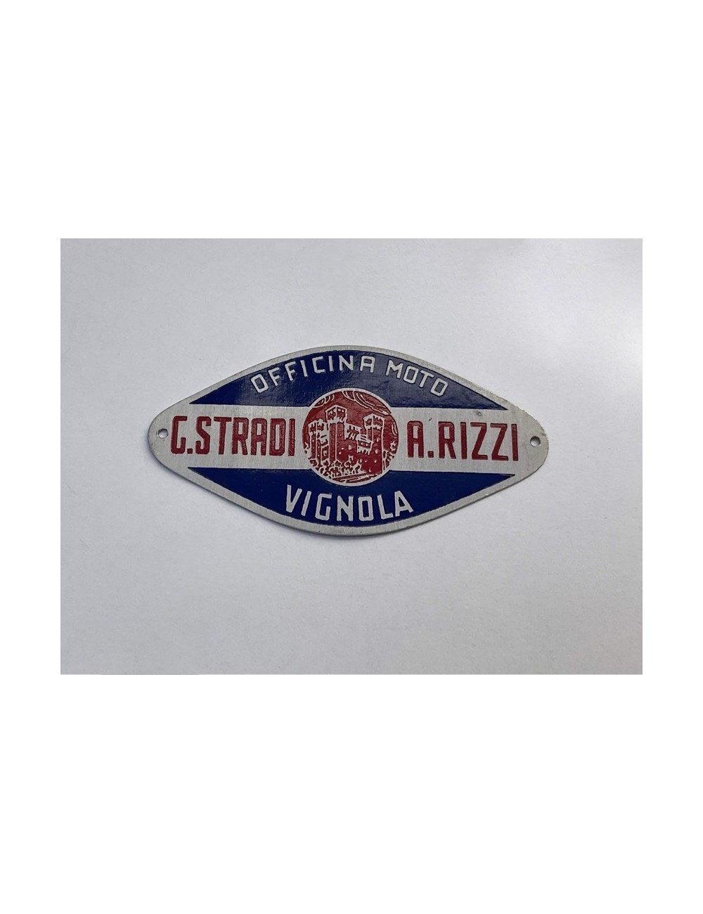 Targhetta concessionario G.Stradi - A.Rizzi. Dimensioni: 6,5 cm x 3 cm