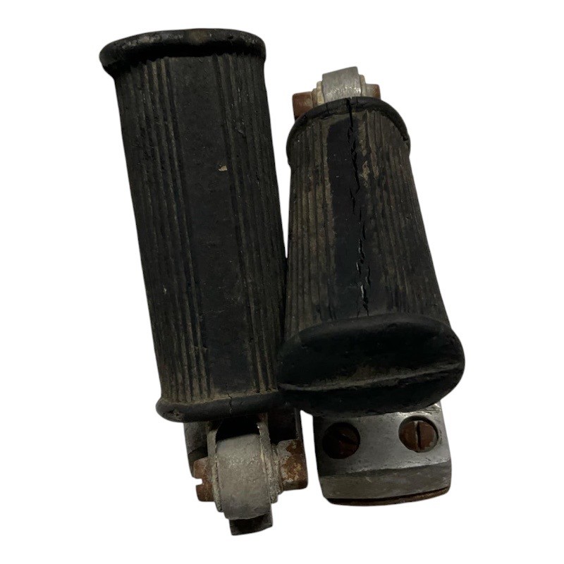 Poggiapiedi per Vespa Faro Basso - Comfort e Stile per il Tuo Scooter