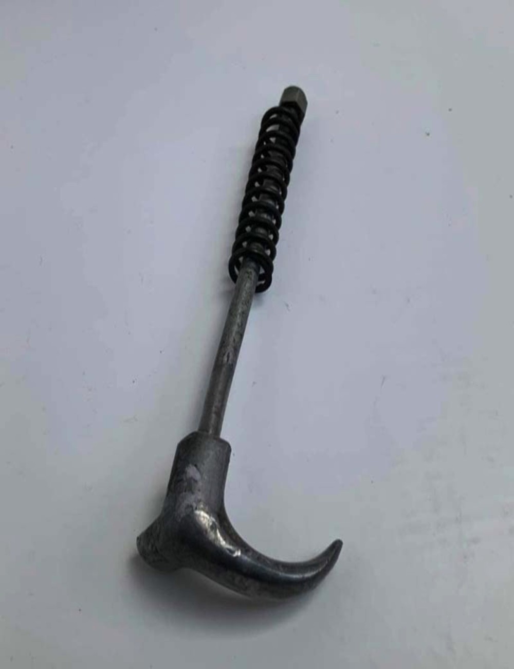 Gancio di chiusura cofani