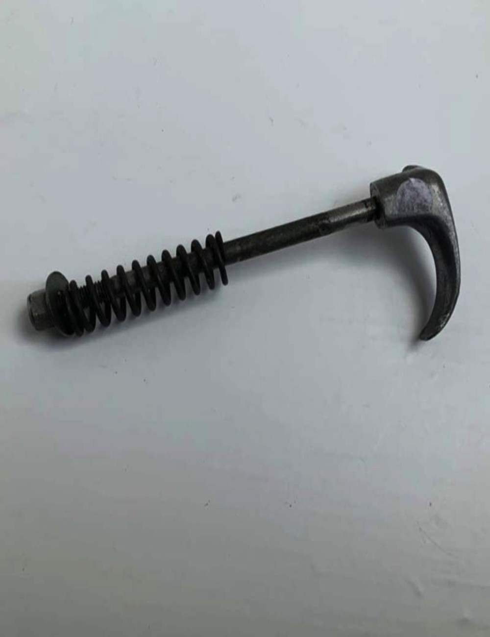 Gancio di chiusura cofani