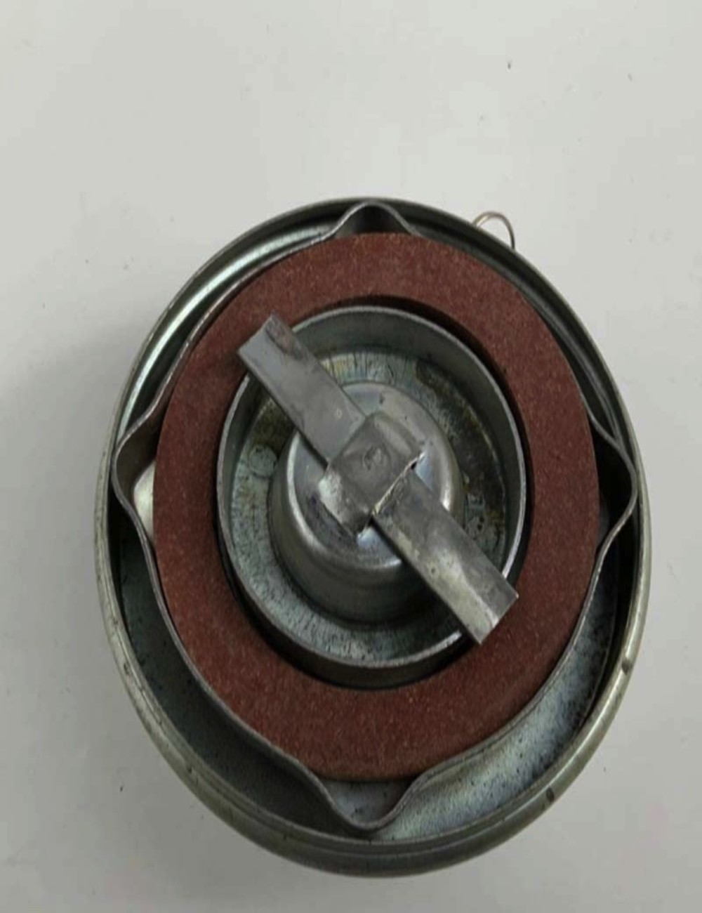 Tappo serbatoio con chiusura