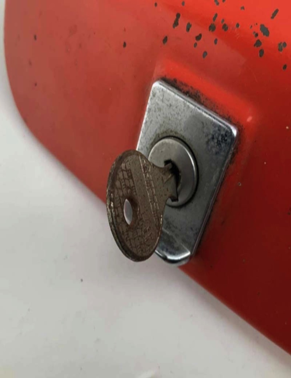 Sportellino completo di serratura per Vespa e T3