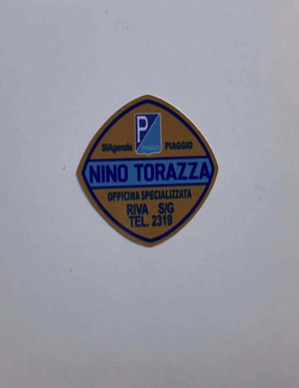 Adesivo concessionario Nino Torazza. Dimensioni 5 cm x 3,8 cm.