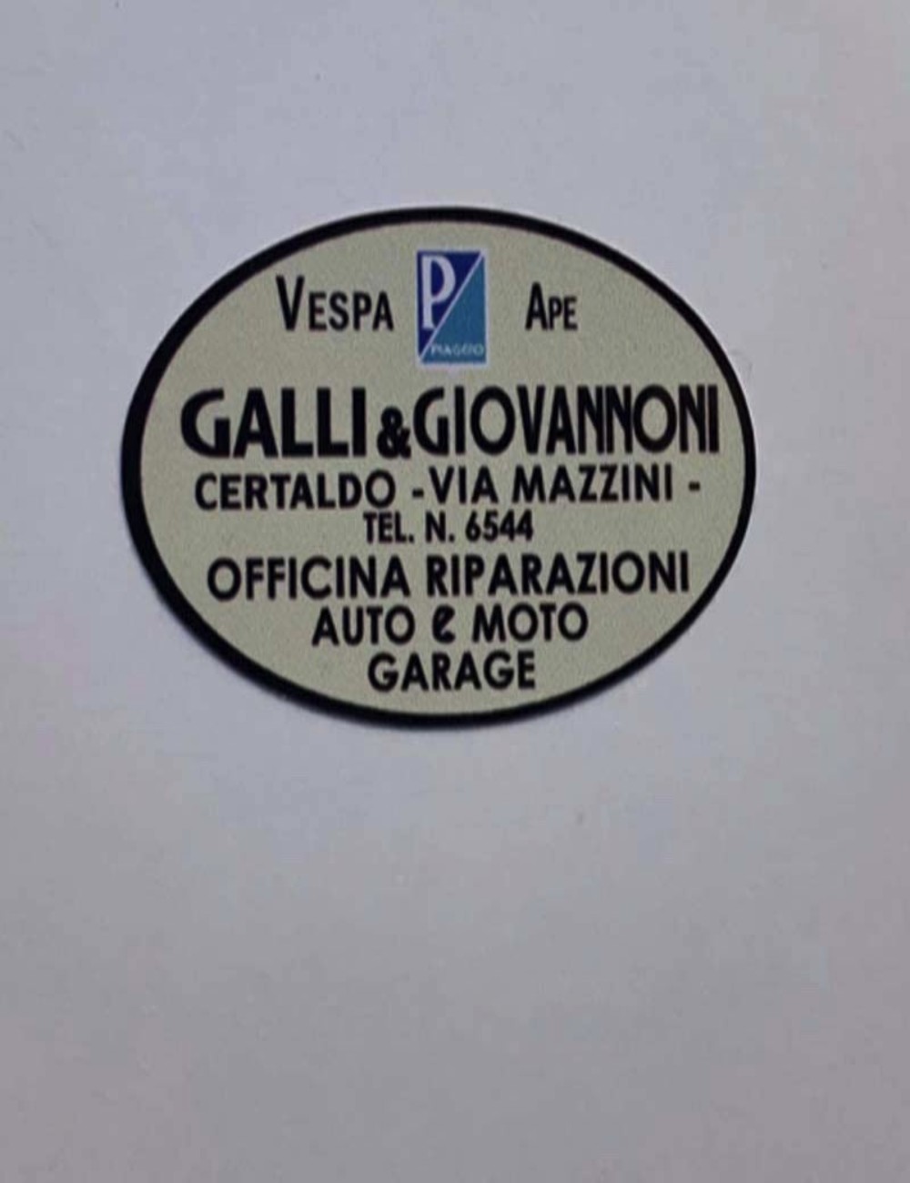 Adesivo concessionario Galli &  Giovannoni. Dimensioni 5,6 cm x 3,7 cm.