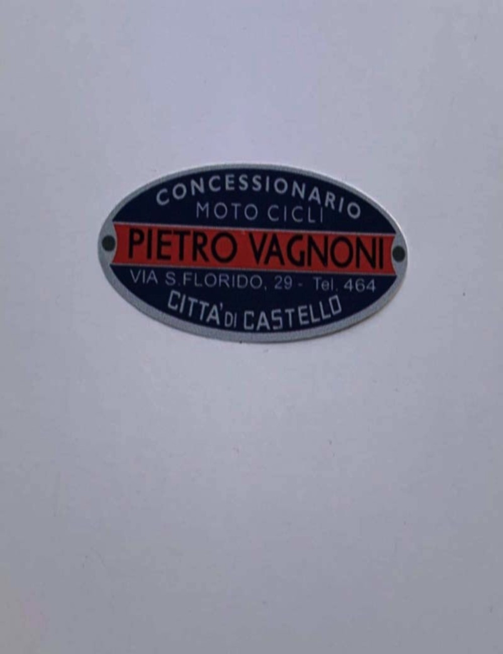 Adesivo concessionario Pietro Vagnoni. Dimensioni: 5cm x 2,8 cm