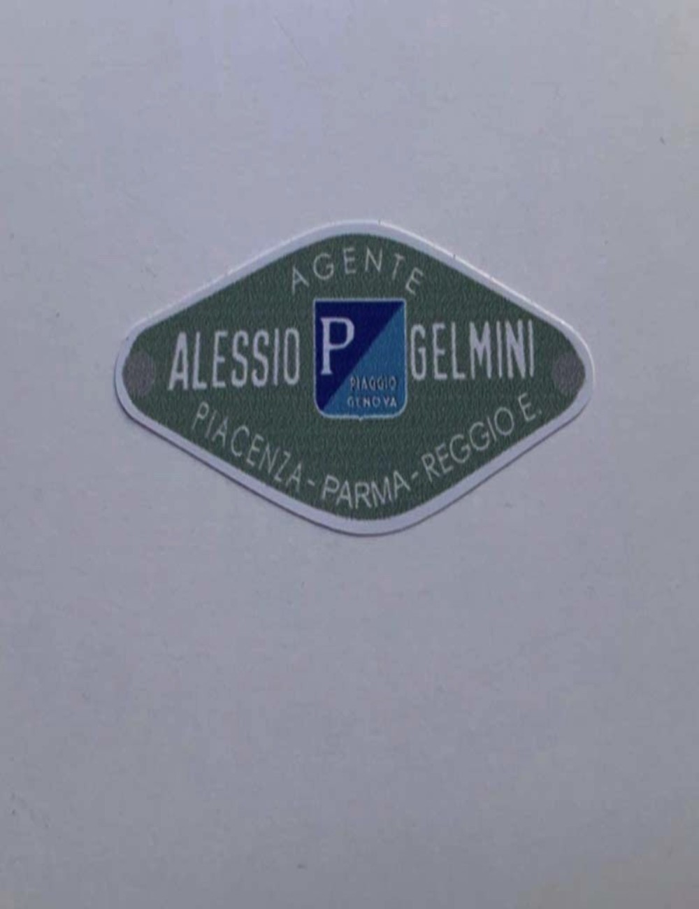 Adesivo concessionario Alessio Gelmini. Dimensioni:  5 cm x 2,5 cm