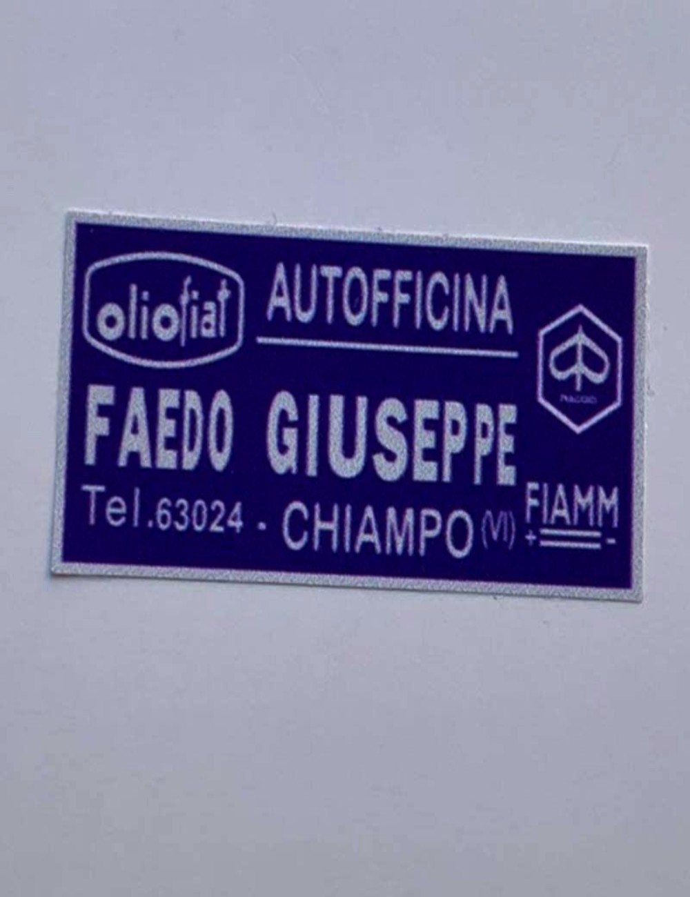 Adesivo concessionario Faedo Giuseppe. Dimensioni: 5,4 cm x 2,4 cm.