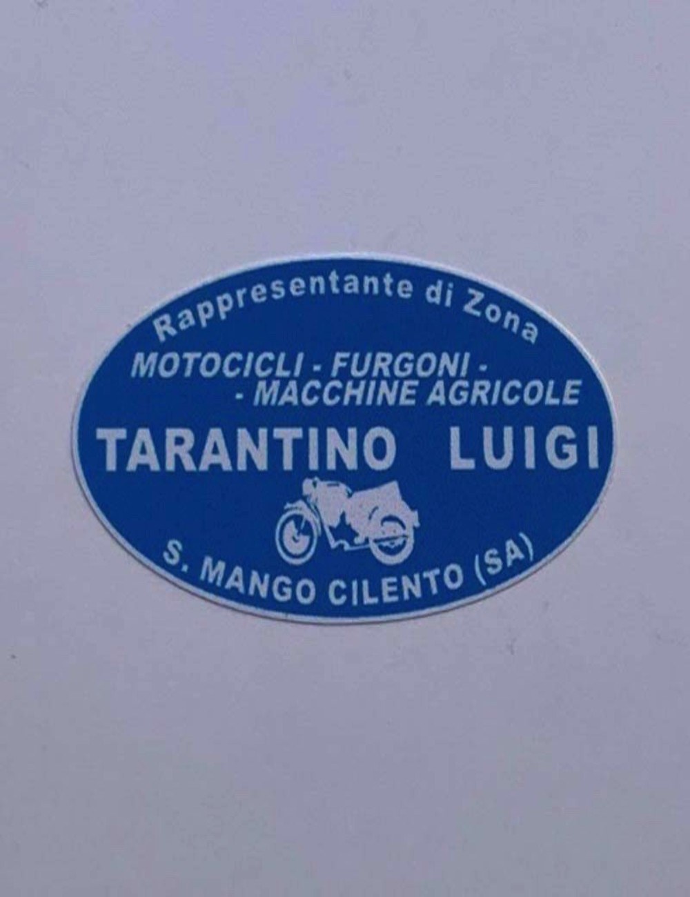 Adesivo concessionario Tarantino Luigi. Dimensioni: 5,5 cm x 3 cm.