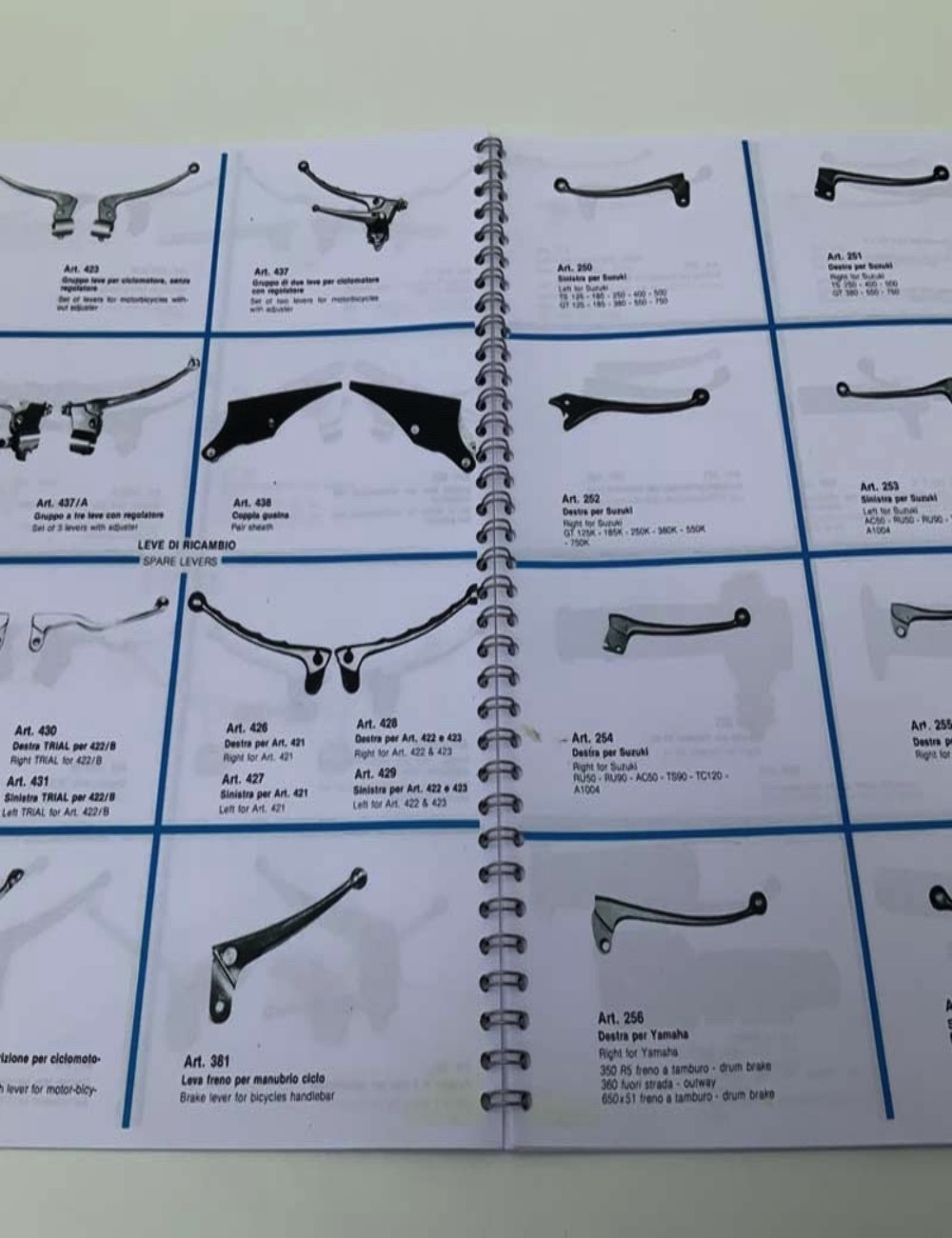 Copia catalogo accessori VRI moto Vespa e Lambretta