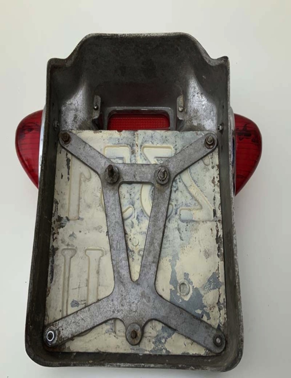 Portatarga moto Vespa e lambretta. La targa nella foto non è inclusa