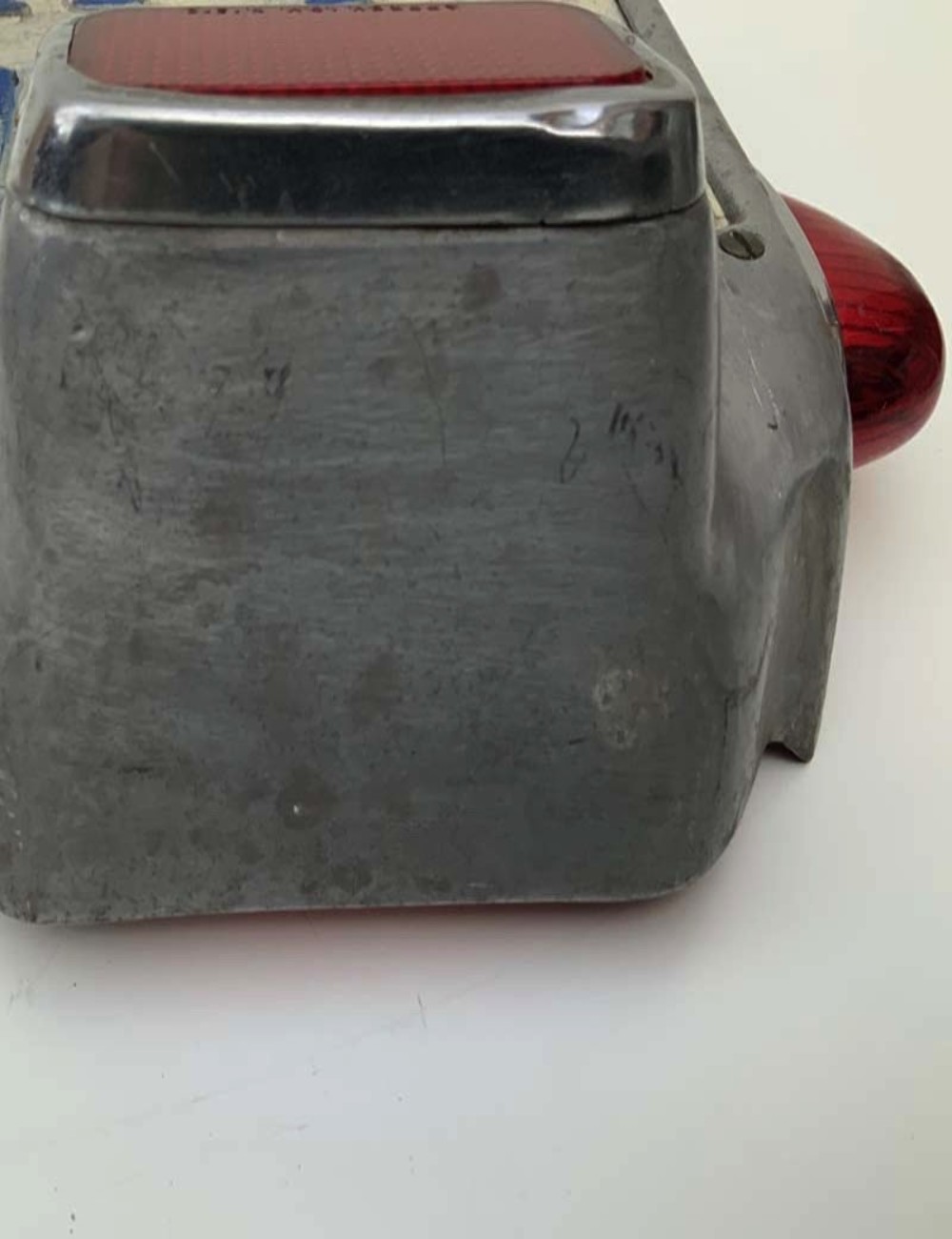 Portatarga moto Vespa e lambretta. La targa nella foto non è inclusa