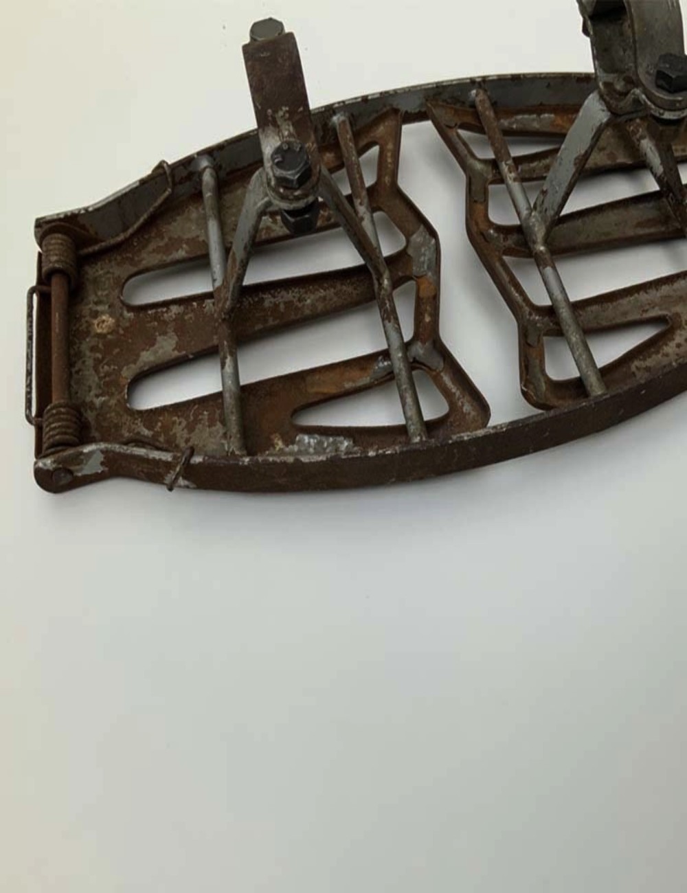 Accessorio portagiornale per Vespa e Lambretta