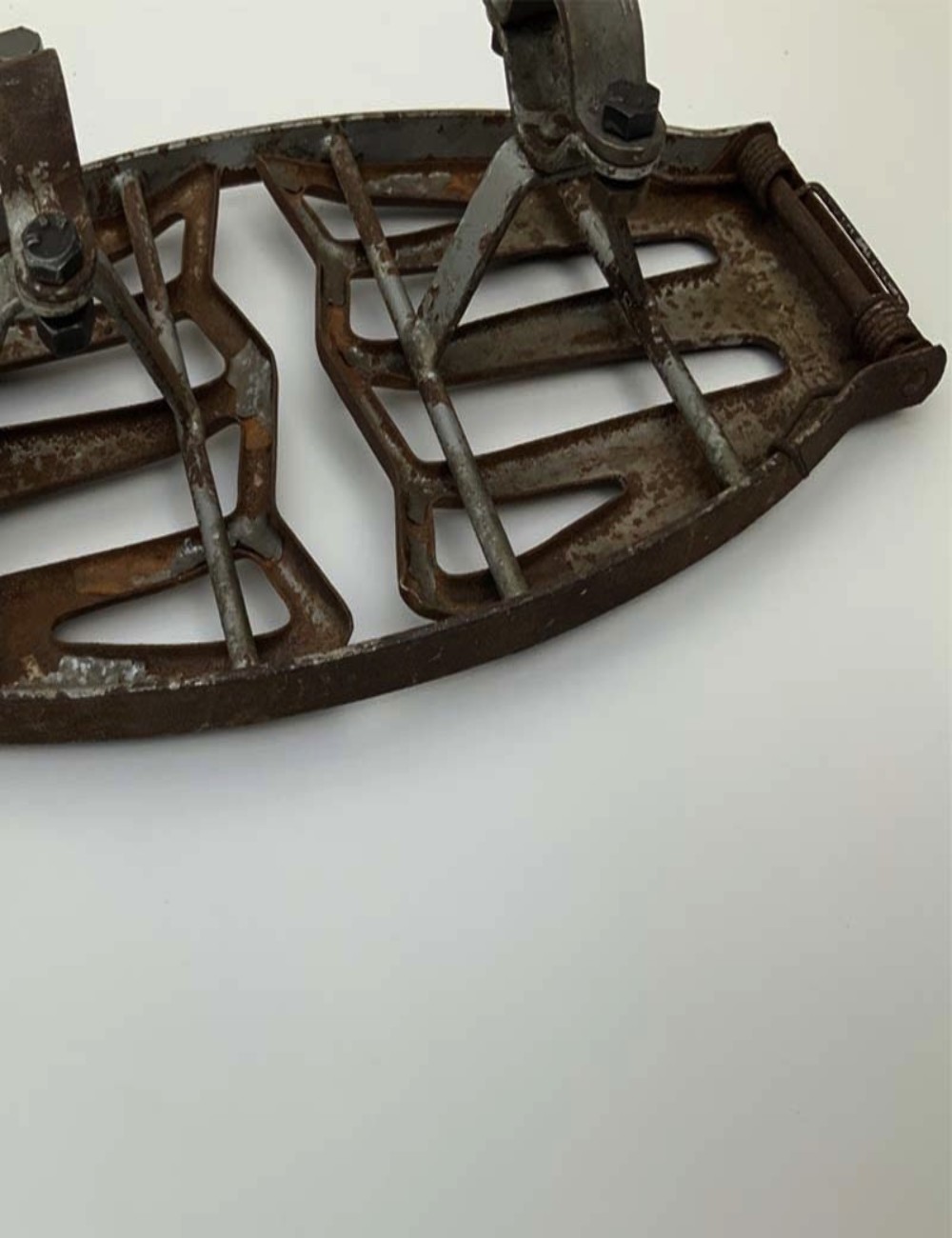 Accessorio portagiornale per Vespa e Lambretta