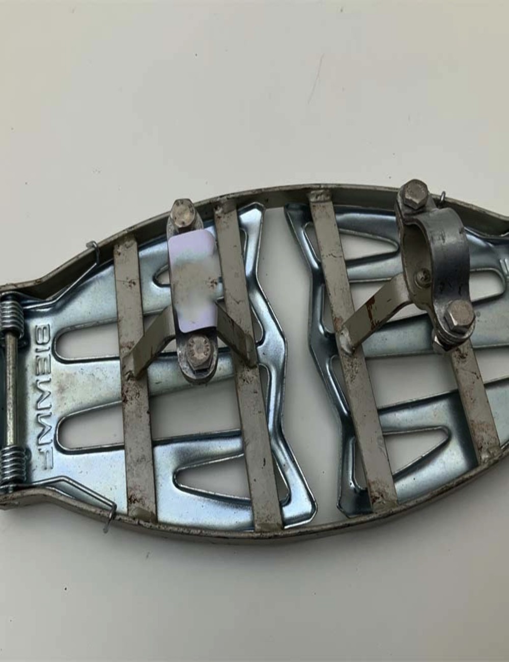 Accessorio portagiornale per Vespa e Lambretta