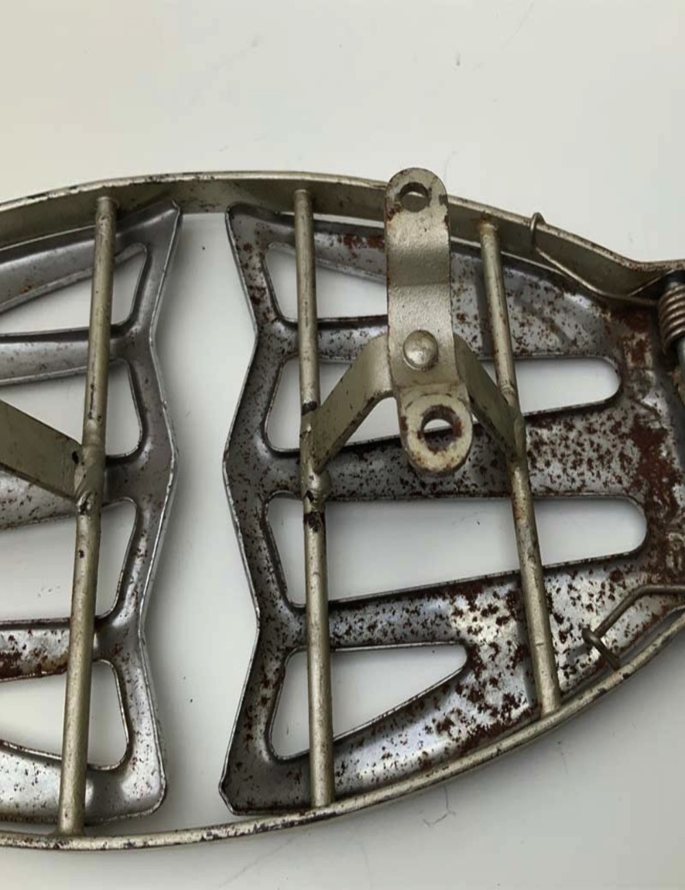 Accessorio portagiornale per Vespa e Lambretta