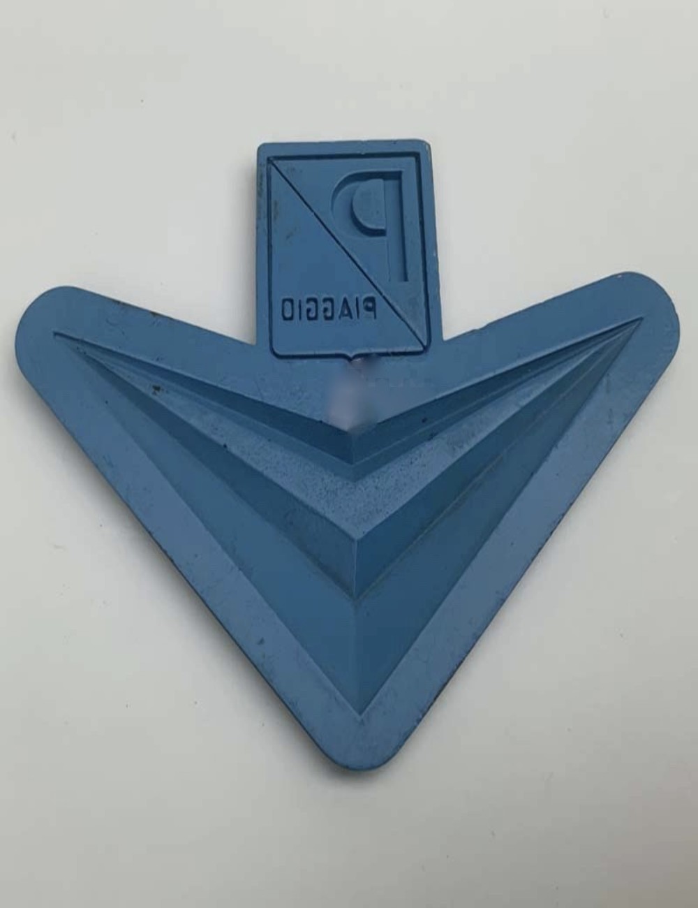 Accessorio Piaggio. Dimensioni 9 cm x 7 cm