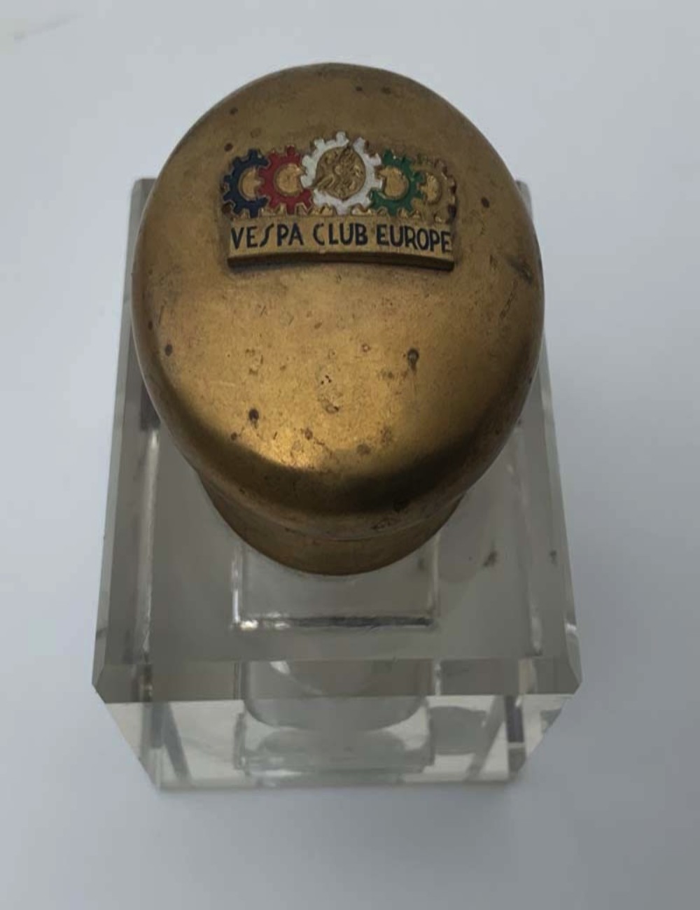 Porta calamaio Vespa Club Europe. Dimensioni  7 cm x 6 cm