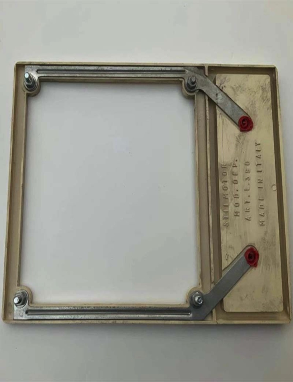 Cornice targa con catarifrangente