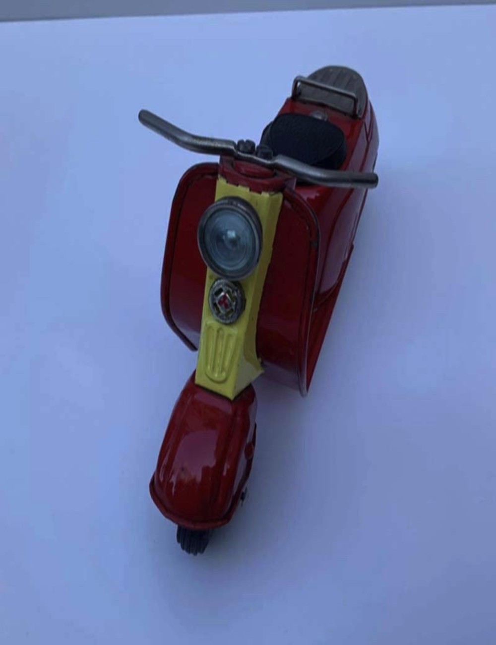 Vespa giocattolo - in latta