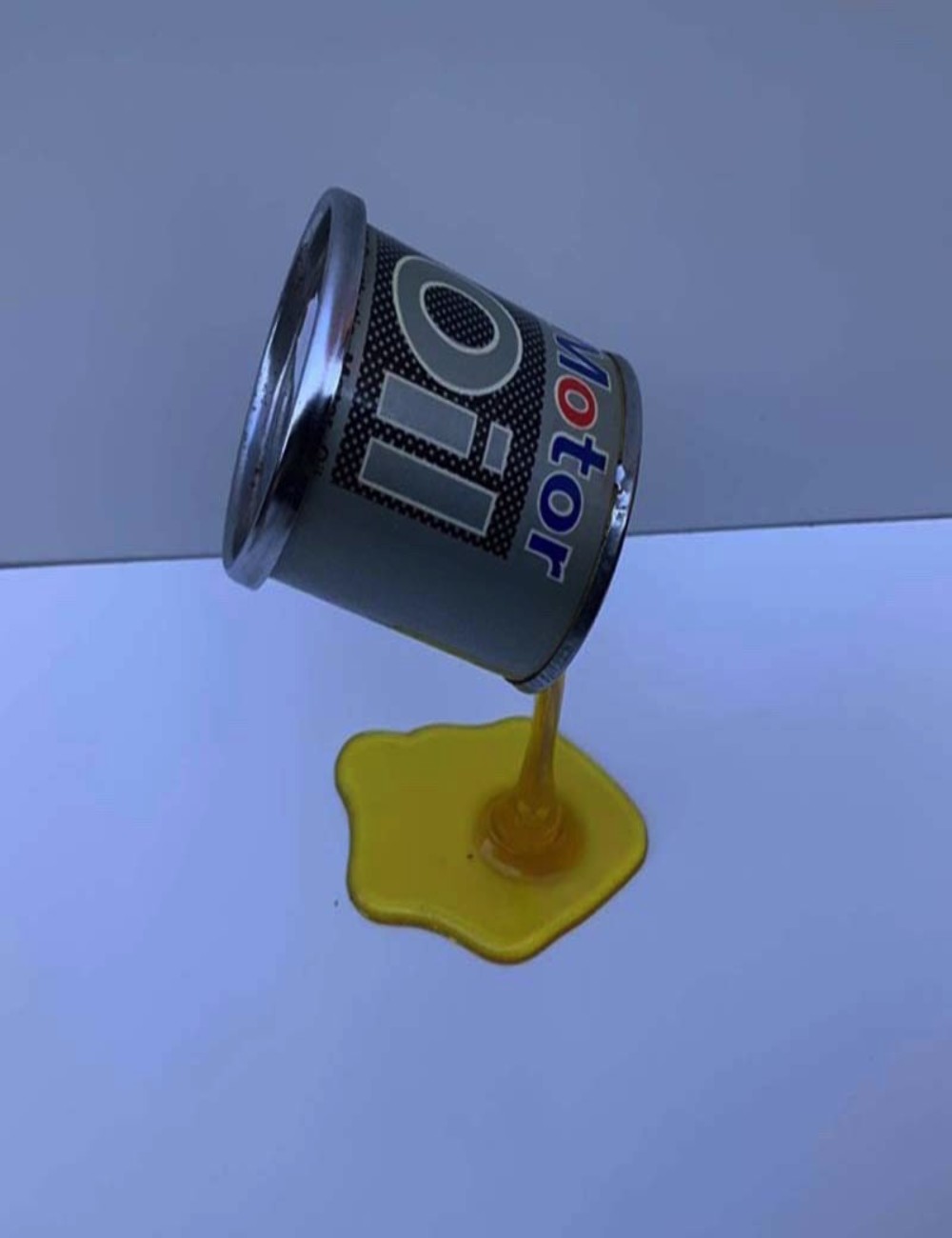 Gadget  salvadanaio Motor Oil. Altezza 16 cm