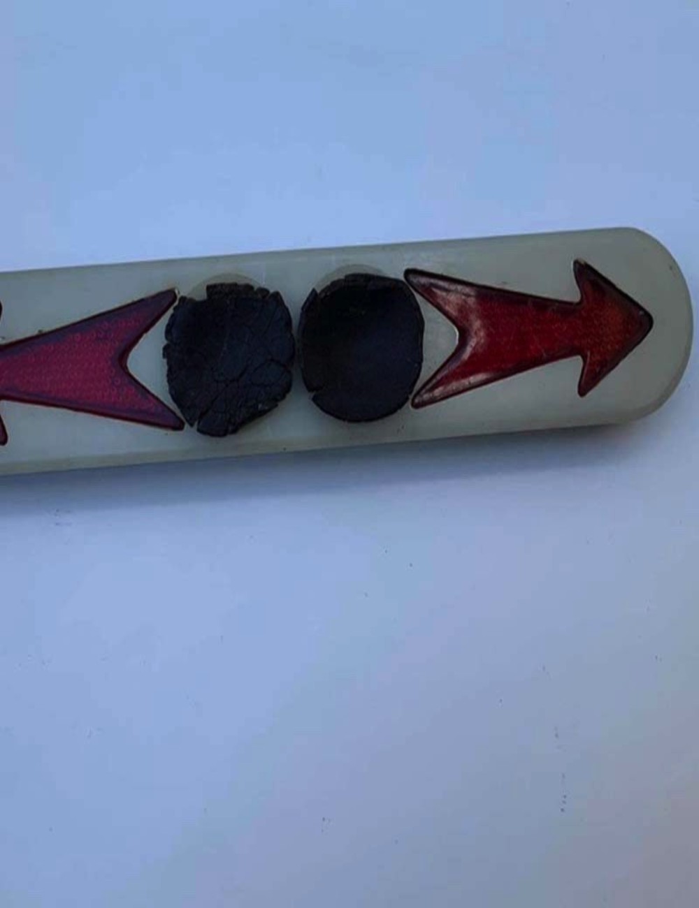 Indicatore di direzione. Dimensioni 23 cm x 2 cm
