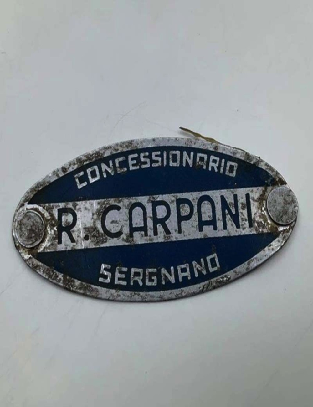 Targhetta concessionario R. Carpani. 5,5 cm