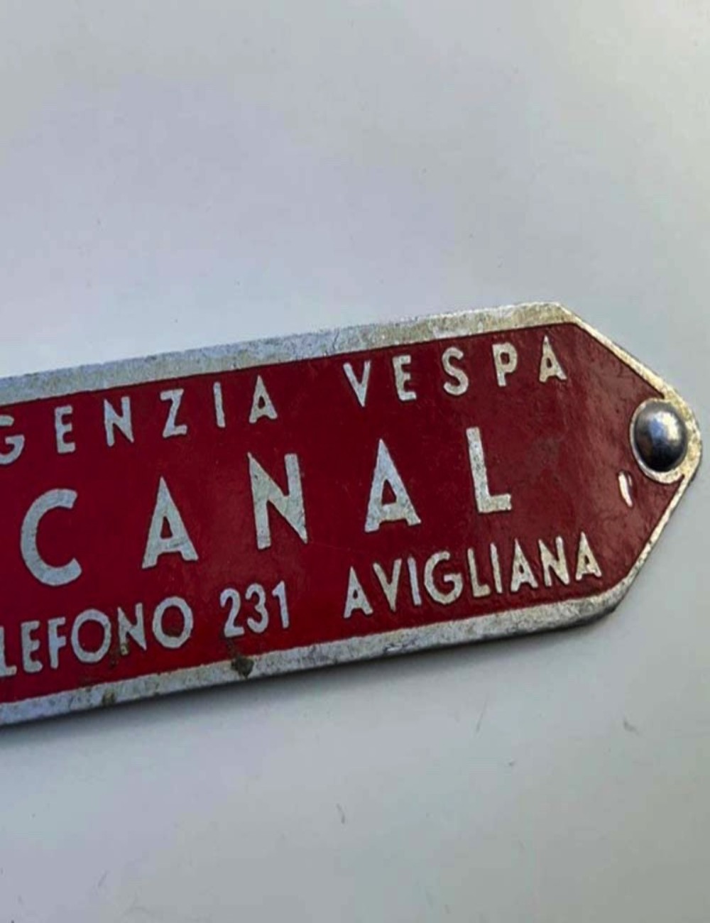 Targhetta agenzia Vespa Canal. 5,5 cm