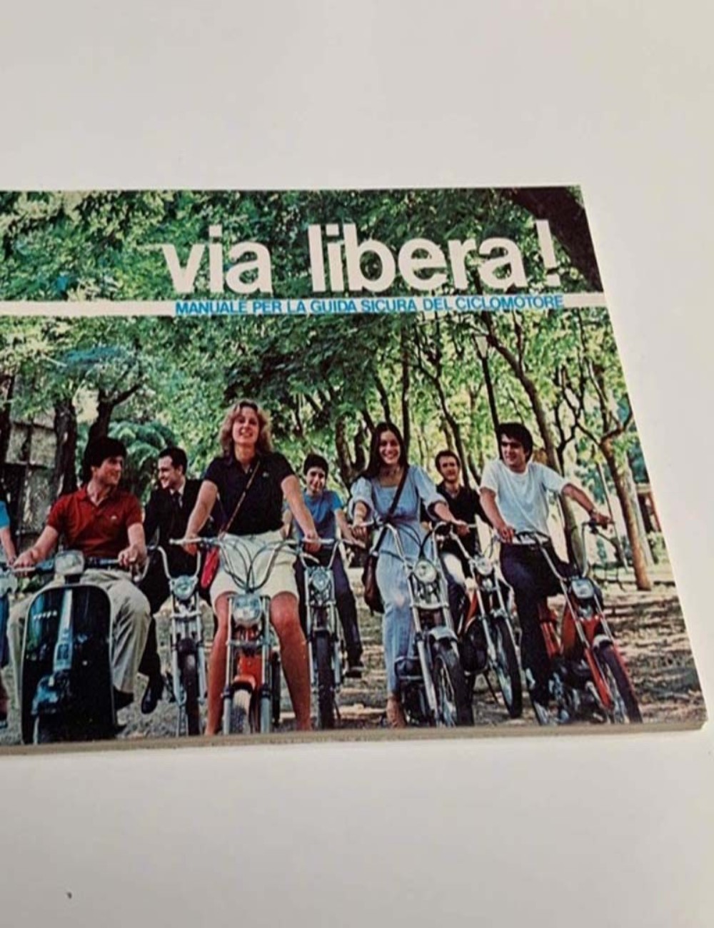 Manuale per la guida sicura del ciclomotore