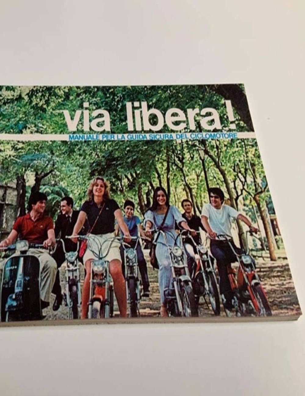 Manuale per la guida sicura del ciclomotore