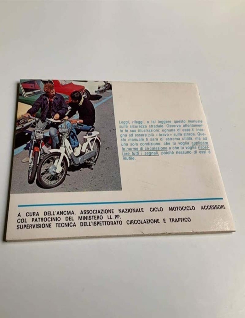 Manuale per la guida sicura del ciclomotore