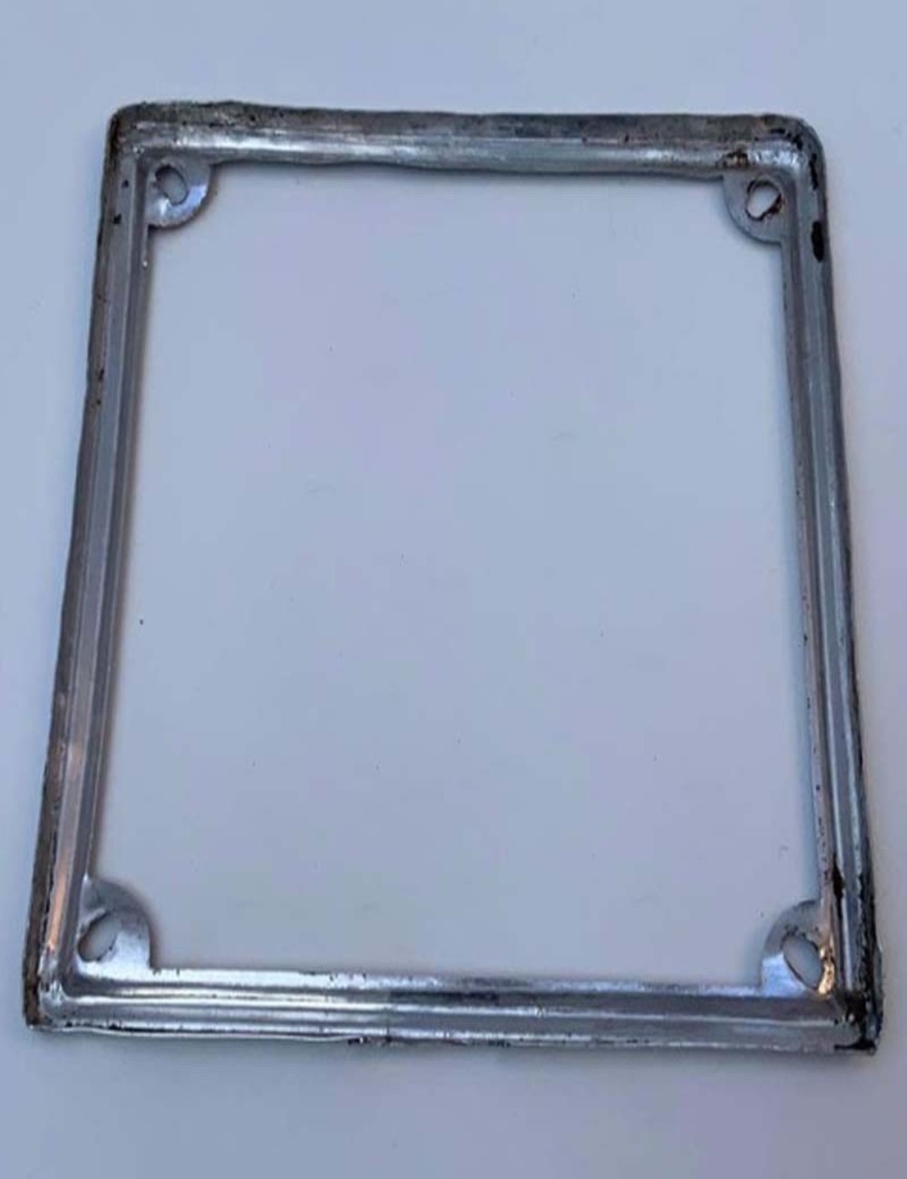 Cornice portatarga in alluminio. Usata